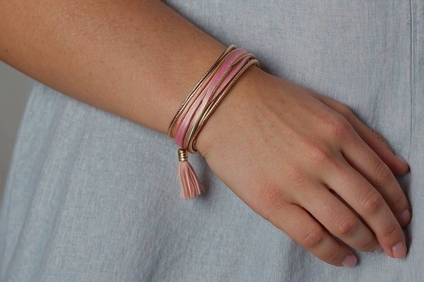 Comment créer un bracelet en satin : Tutoriel et inspirations mode